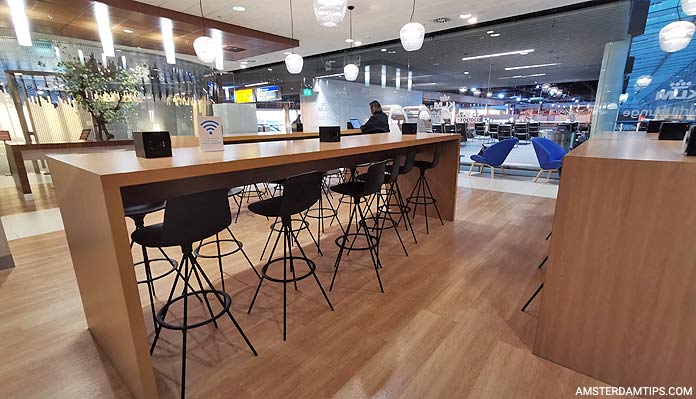 klm crown lounge 25 - work tables