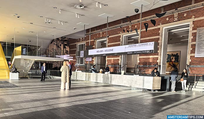 stedelijk amsterdam - ticket desk in main hall