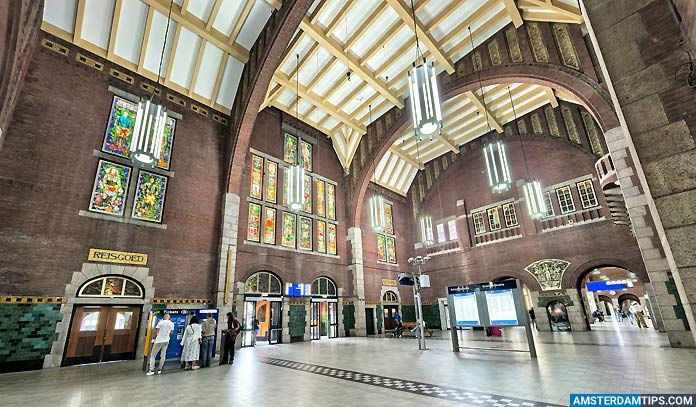 maastricht station hall