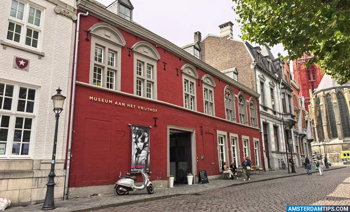 foto museum aan het vrijthof in maastricht