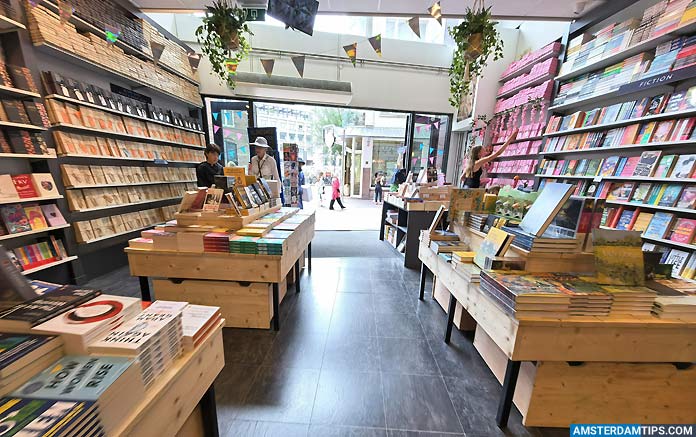 english bookshop amsterdam - front of store