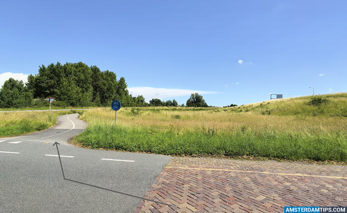 cycle lane up to Houtribsluisbrug bridge in Lelystad