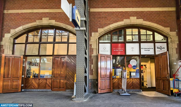 ns international lounge amsterdam - entrance door