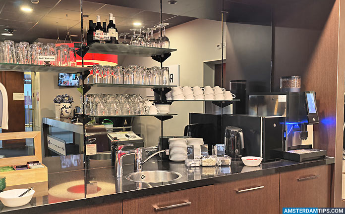 ns international lounge amsterdam - coffee machine and hot drinks
