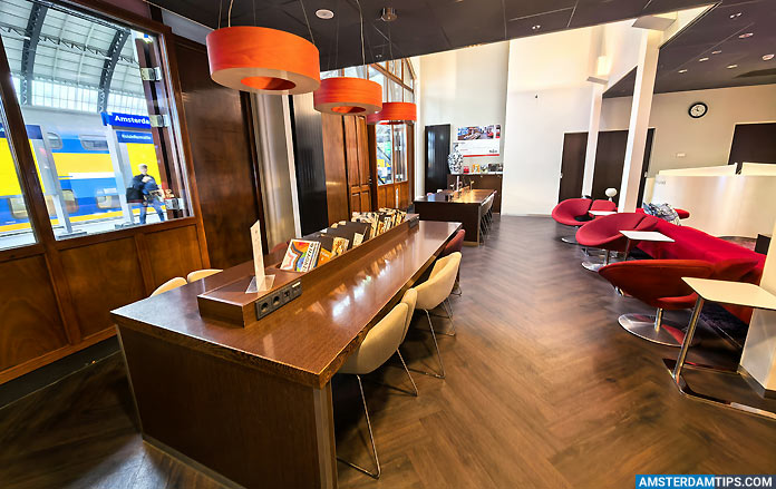 ns international lounge amsterdam - work tables