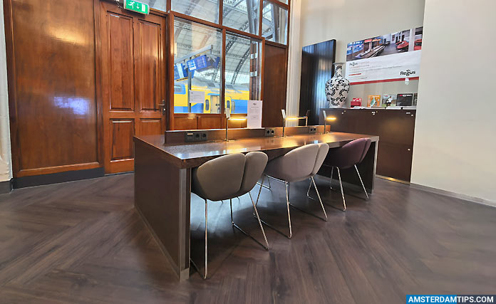 ns international lounge amsterdam - work table