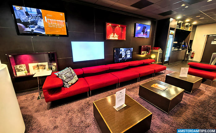 ns international lounge amsterdam - media wall