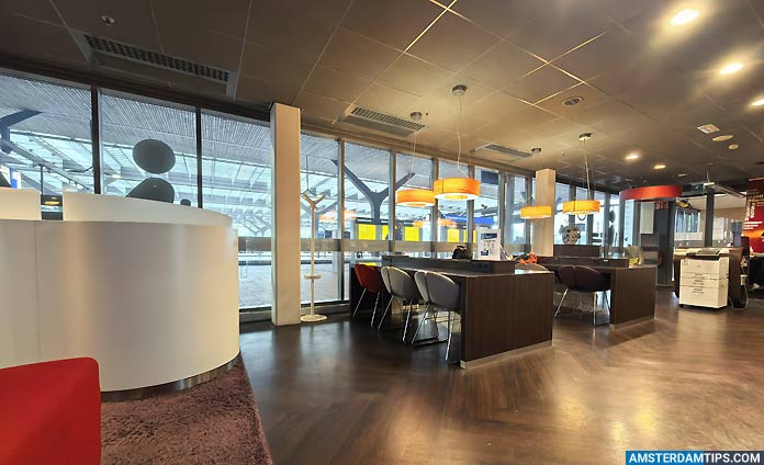 ns international lounge rotterdam - work tables and work pods