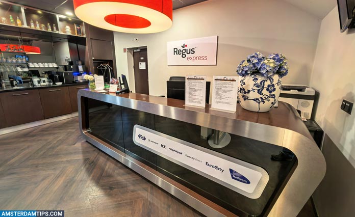 ns international - regus lounge amsterdam centraal - reception desk