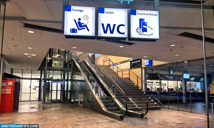 rotterdam centraal station - stairs to access lounge and toilets