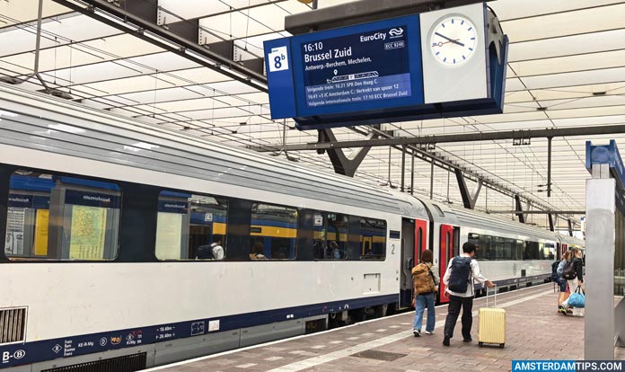 eurocity train at rotterdam, passengers on platform